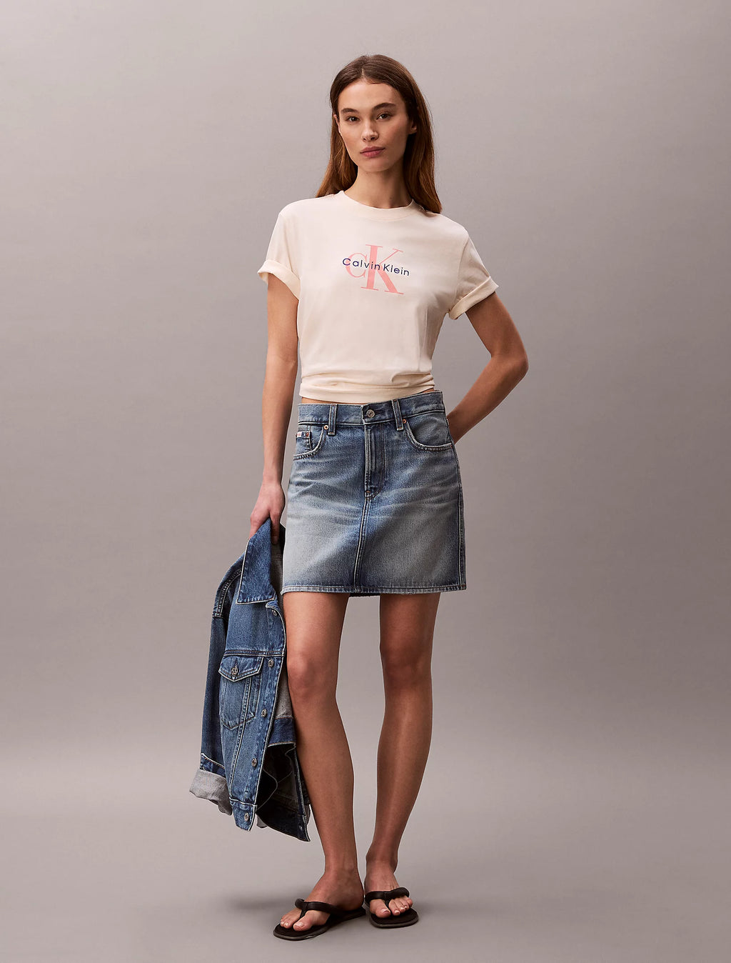 T-shirt con monogramma logo